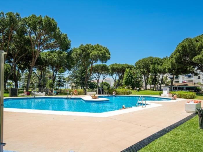 Apartamento De 2 Dormitorios En Playas Del Duque Marbella Eksteriør billede