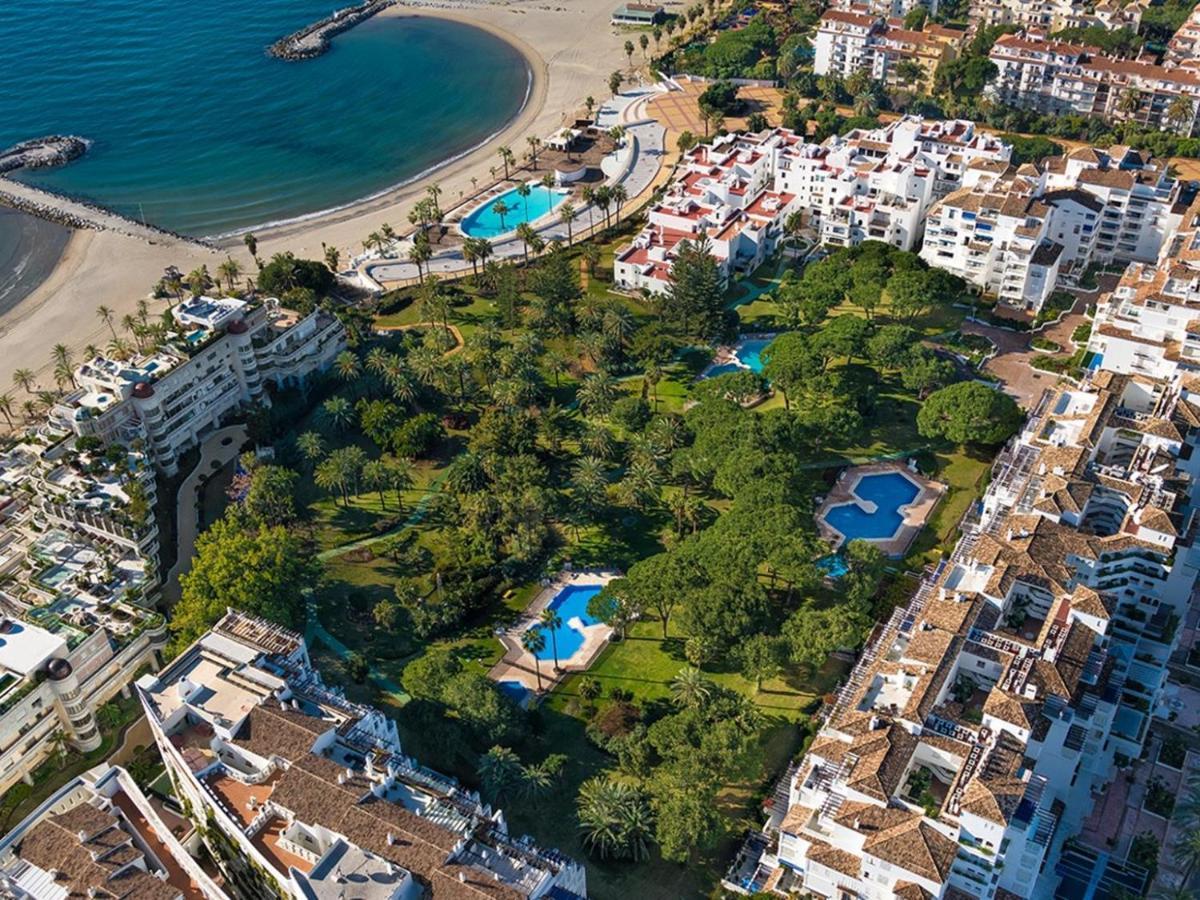 Apartamento De 2 Dormitorios En Playas Del Duque Marbella Eksteriør billede