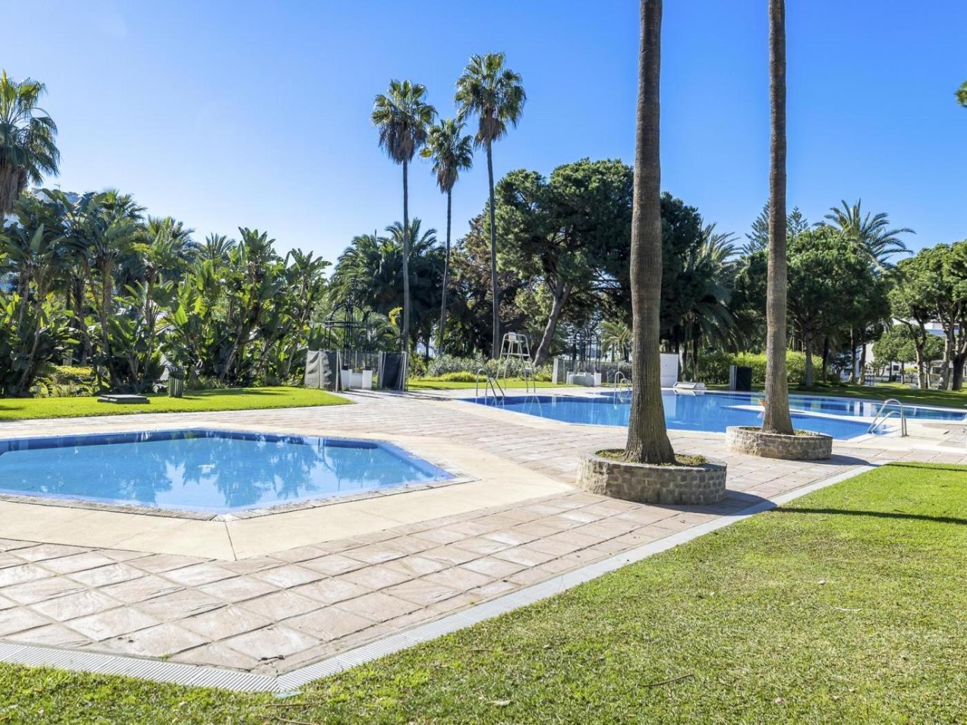 Apartamento De 2 Dormitorios En Playas Del Duque Marbella Eksteriør billede